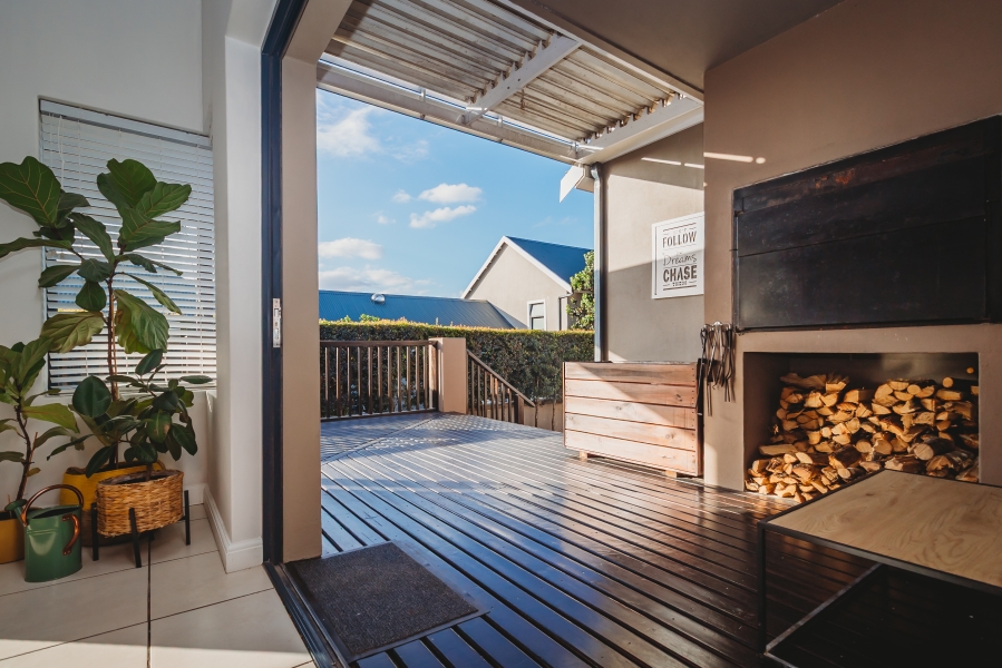 4 Bedroom Property for Sale in Kraaibosch Manor Western Cape